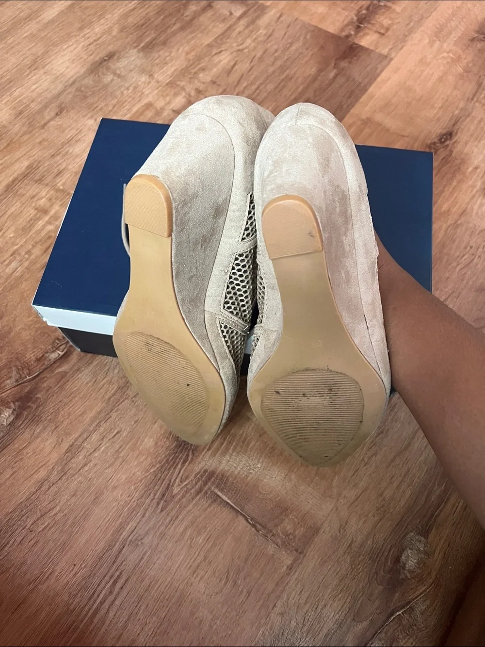 Kaapri blue Taupe Suede wedges